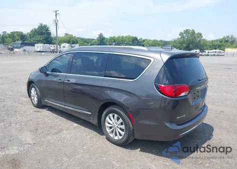2018 Chrysler Pacifica Touring L Plus z USA, uszkodzony, nr VIN 2C4RC1EG9JR121370